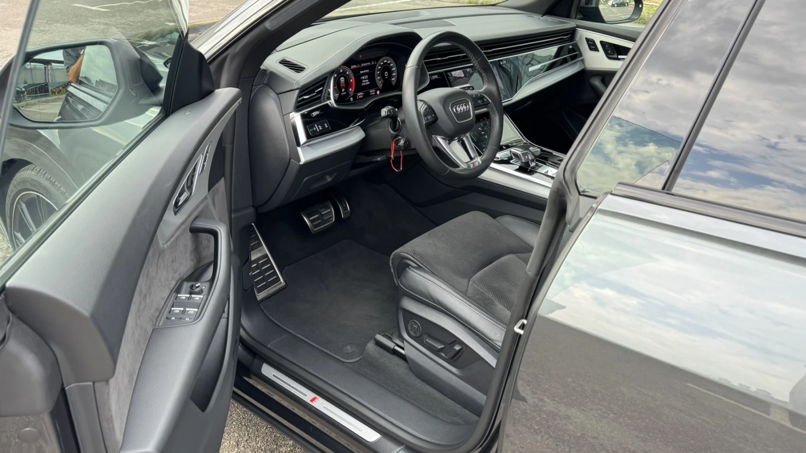 Audi Q8 S line/ABT/B&O/360/Matrix/Panorama/Vakum/HeadUP, снимка 7 - Автомобили и джипове - 54907345