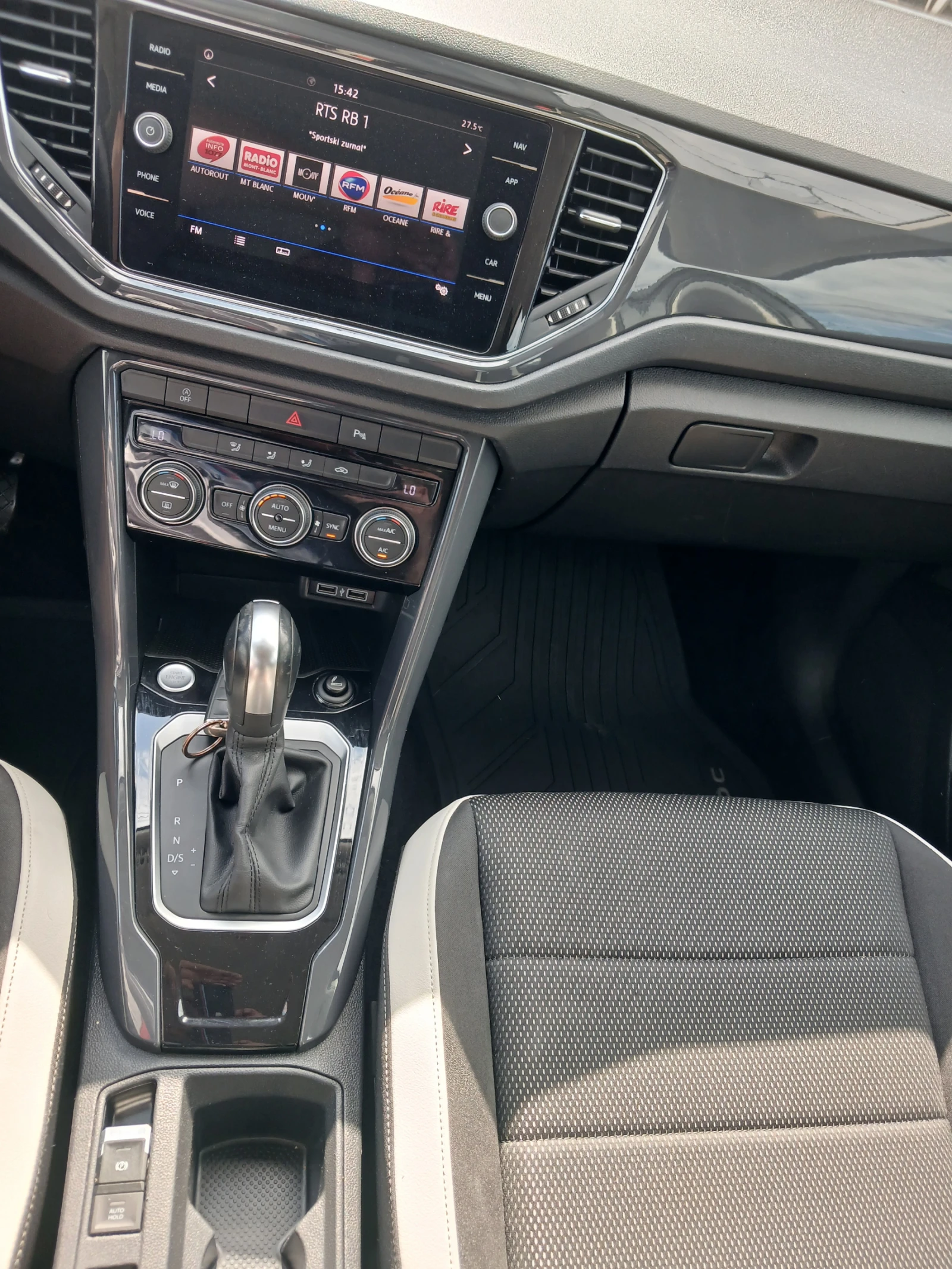 VW T-Roc 1.5 КАМЕРА ДИСКТРОНИК, снимка 16 - Автомобили и джипове - 55191938