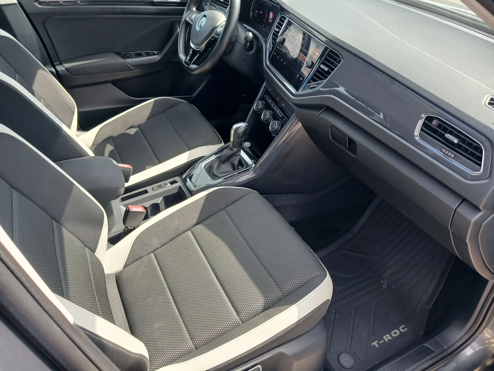 VW T-Roc 1.5 КАМЕРА ДИСКТРОНИК, снимка 10 - Автомобили и джипове - 55191938
