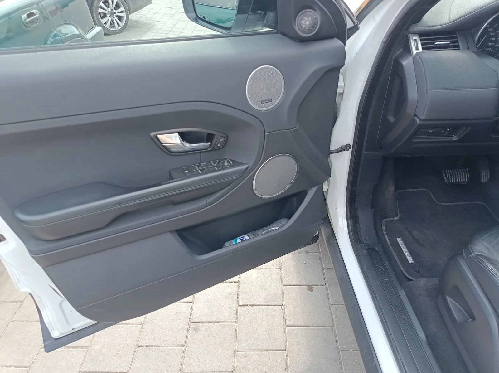 Land Rover Range Rover Evoque 2.2, снимка 9 - Автомобили и джипове - 56054432