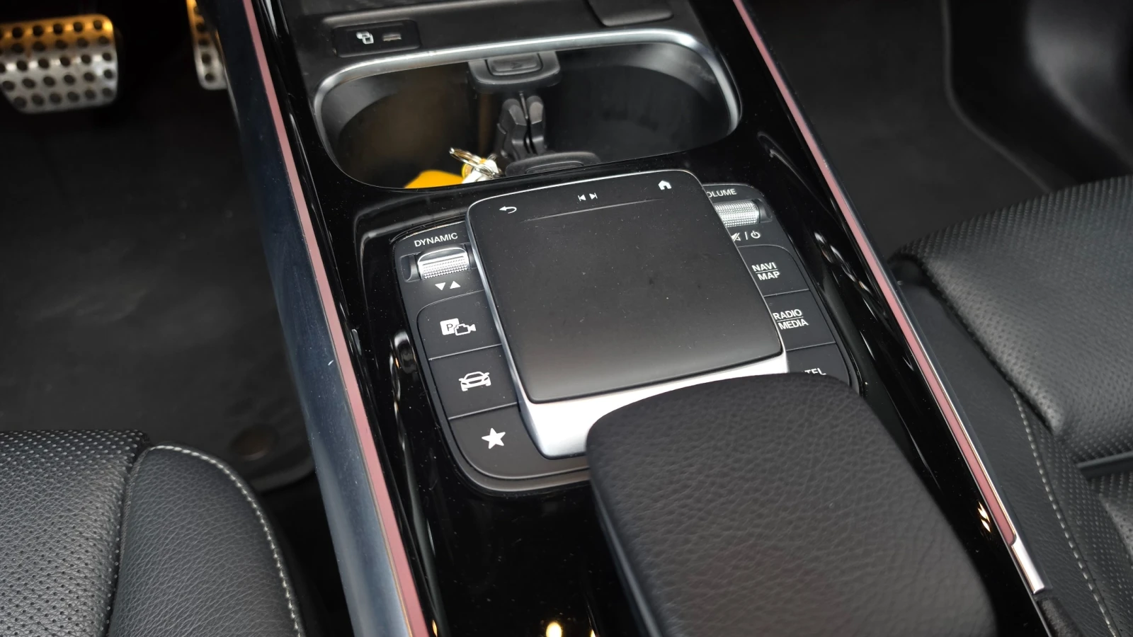 Mercedes-Benz EQA 250 H243 AMG Line, снимка 8 - Автомобили и джипове - 56115815
