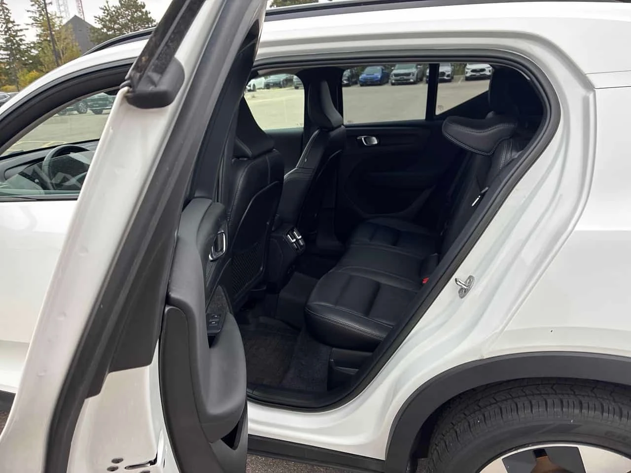 Volvo XC40 * Plus Dark Theme * CARFAX * ЦЕНА ДО БГ, снимка 12 - Автомобили и джипове - 56711018