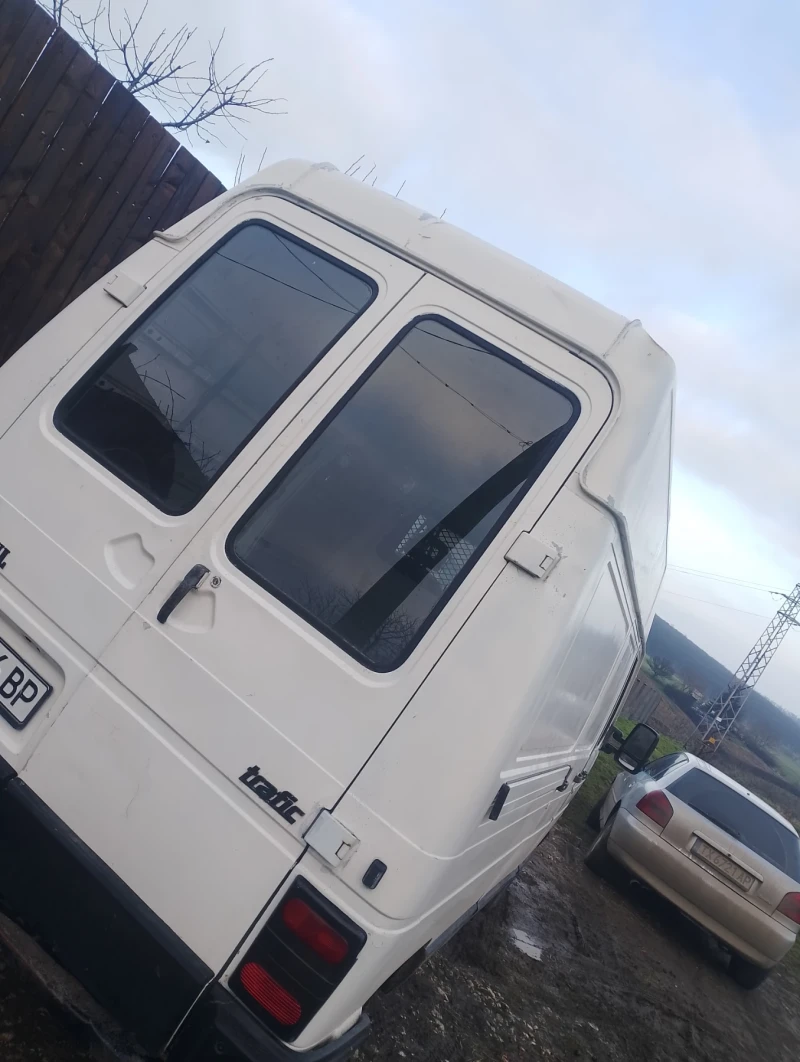 Renault Trafic 2.5, снимка 6 - Бусове и автобуси - 53455221