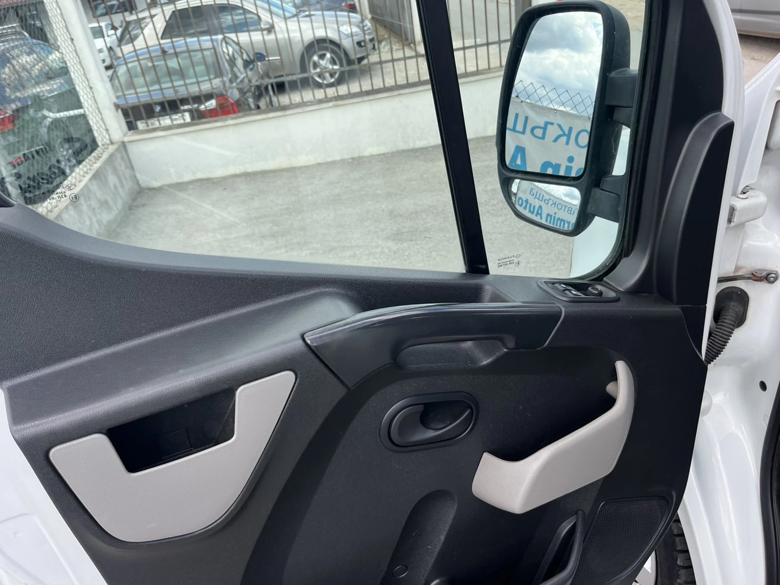 Nissan NV400 2.3DCI 125кс КЛИМАТИК ДЪЛГА БАЗА ВНОС ИТАЛИЯ, снимка 7 - Бусове и автобуси - 55397550
