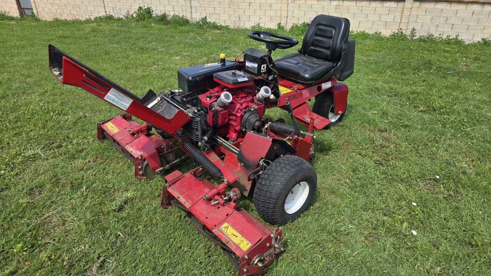 Сенокосачка Toro Reelmaster 216, снимка 12 - Селскостопанска техника - 54945774