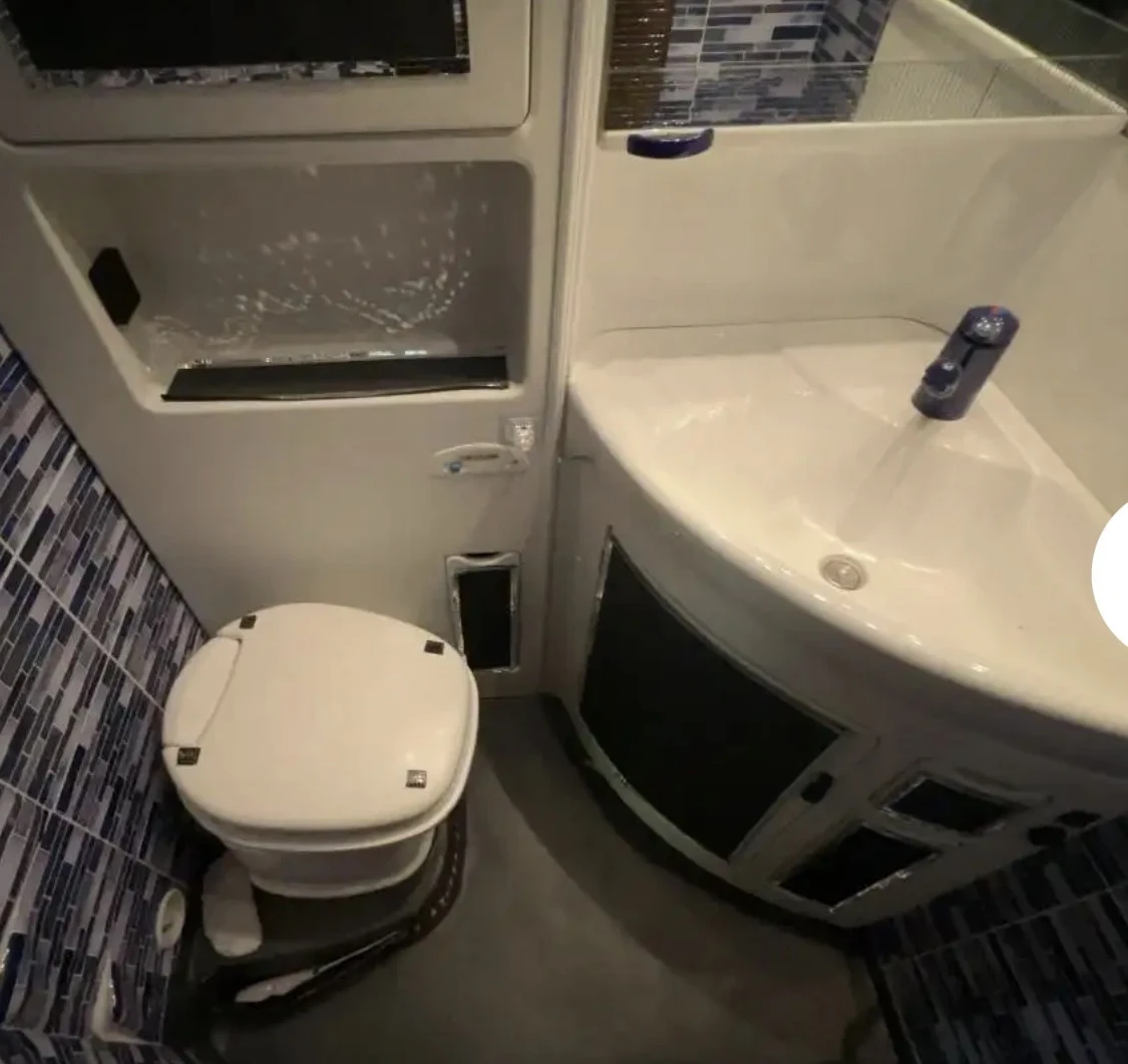 Кемпер HYMER / ERIBA B690, снимка 6 - Каравани и кемпери - 56135790