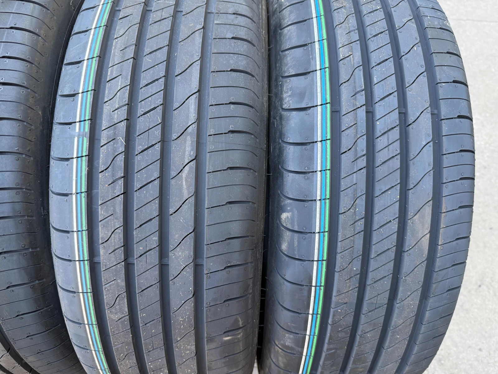 Гуми Летни 215/65R16, снимка 2 - Гуми и джанти - 55583666
