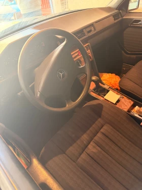 Mercedes-Benz E 200, снимка 4
