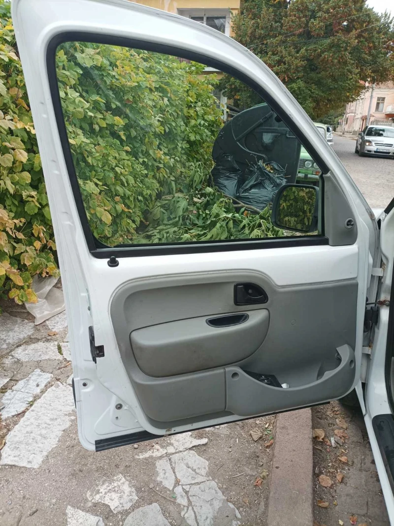 Renault Kangoo товарно, снимка 13 - Автомобили и джипове - 47755366