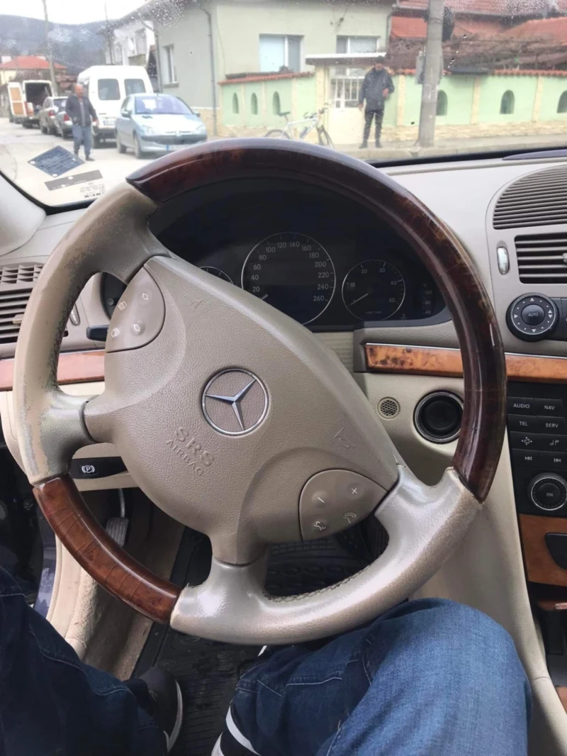 Mercedes-Benz 220, снимка 13 - Автомобили и джипове - 48921555