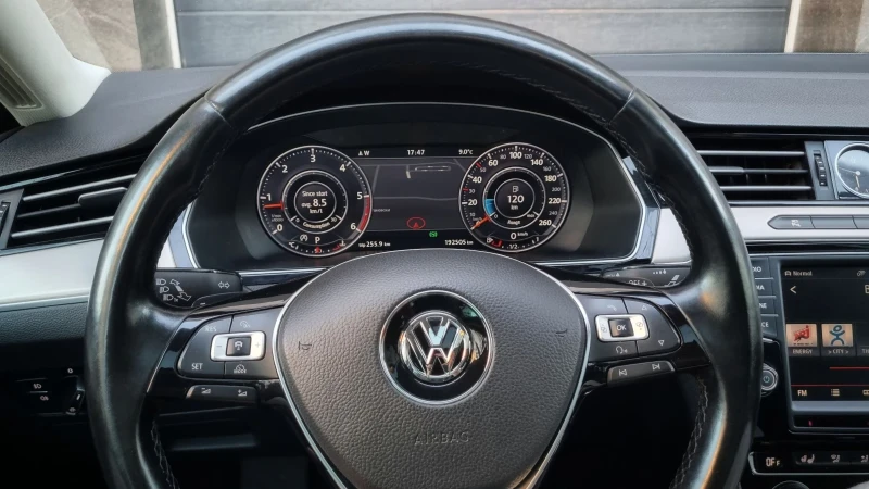 VW Passat 2.0 TDI R-line , снимка 11 - Автомобили и джипове - 49526668