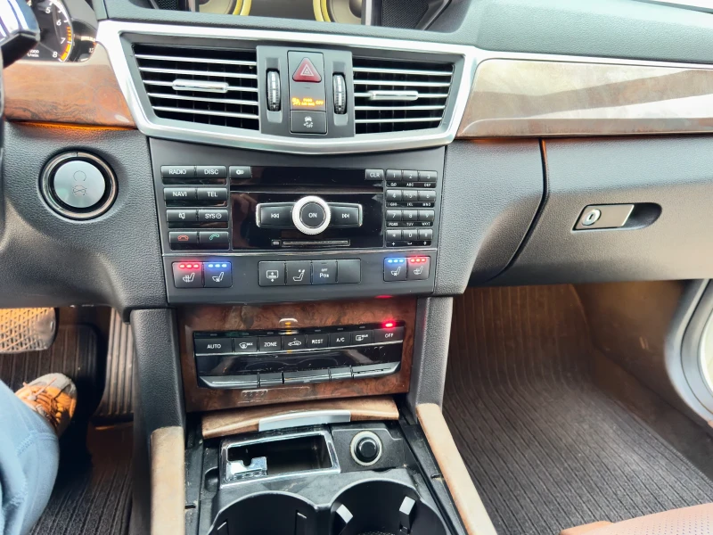 Mercedes-Benz E 500 AMG-pack/Distronic/Night Vision/Panorama, снимка 10 - Автомобили и джипове - 52775809