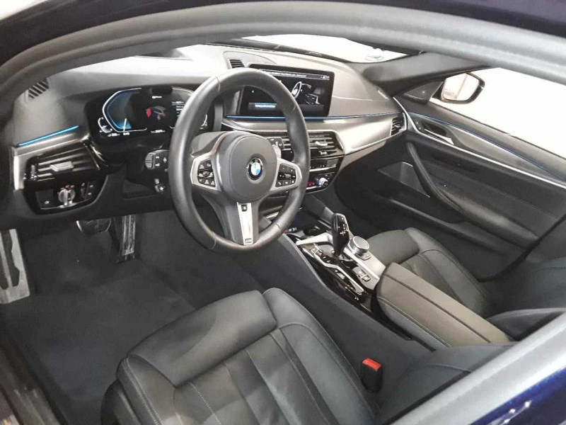 BMW 530E Touring M-Sport xDrive Leather Navi, снимка 9 - Автомобили и джипове - 56270010