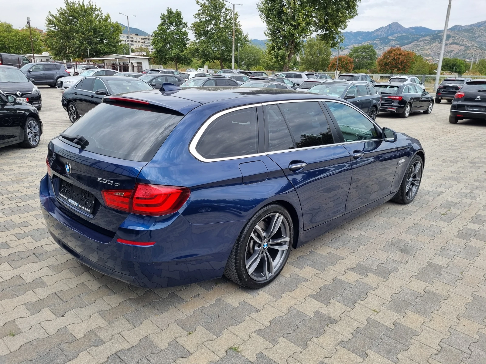 BMW 530 XD-258ps* 8 СКОРОСТИ* НОВА* EURO 5A* СЕРВИЗНА ИСТО - изображение 6