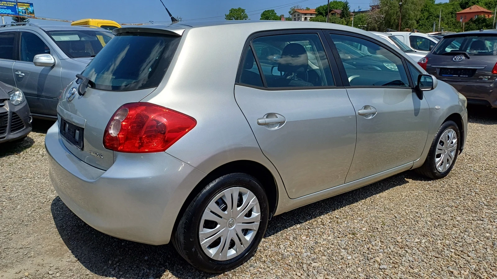 Toyota Auris 1.6i Бензин - изображение 2