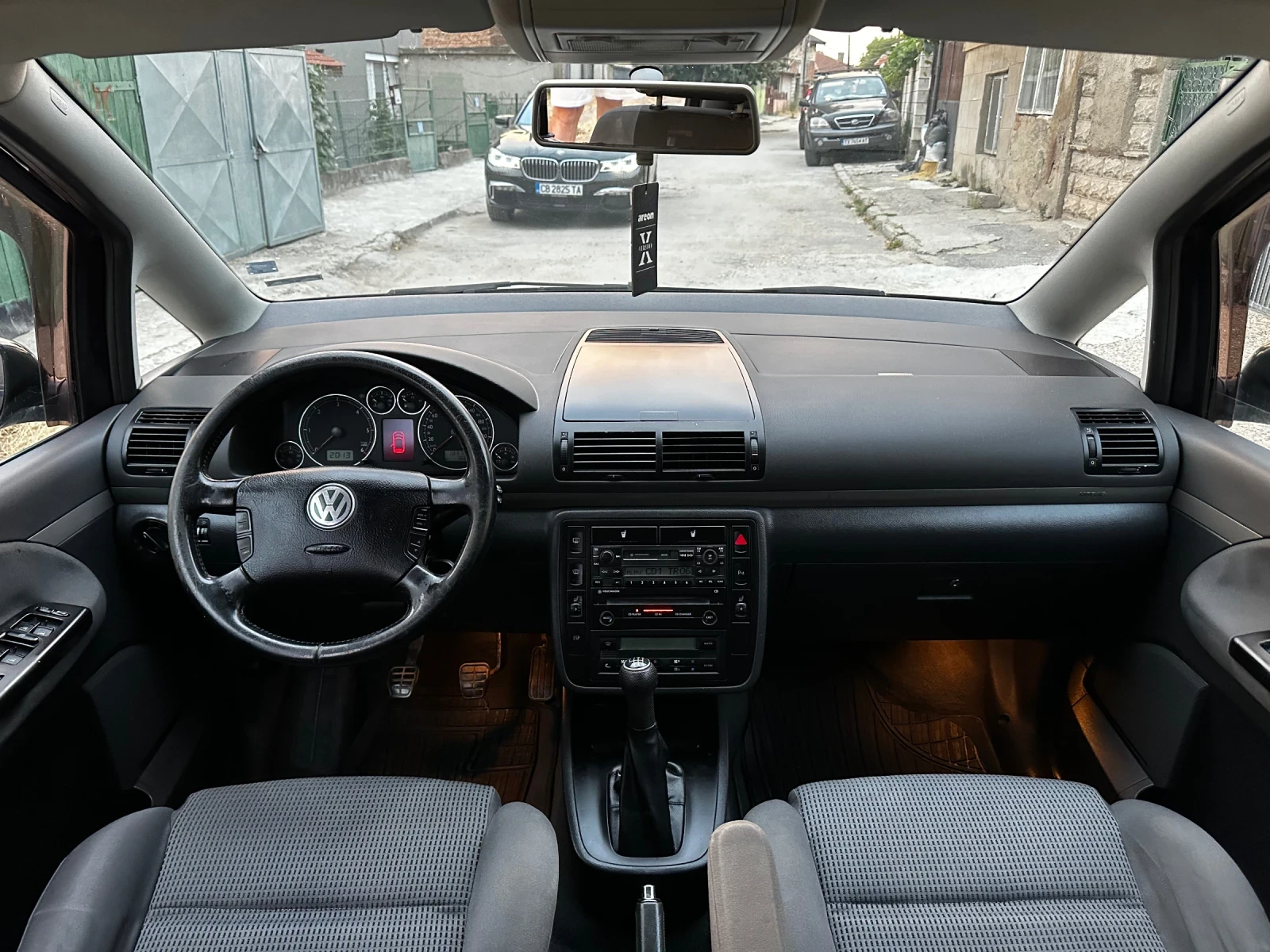 VW Sharan 1.9 TDI 116 к.с 6 СКОРООСТИ 7 МЕСТНА - изображение 8