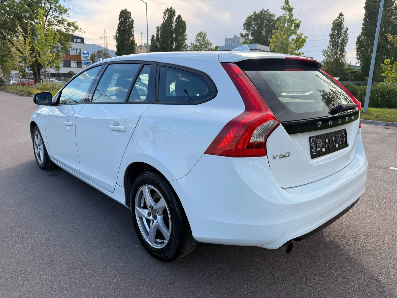 Volvo V60 1.6D* NAVI* АВТОМАТИК*  - изображение 6