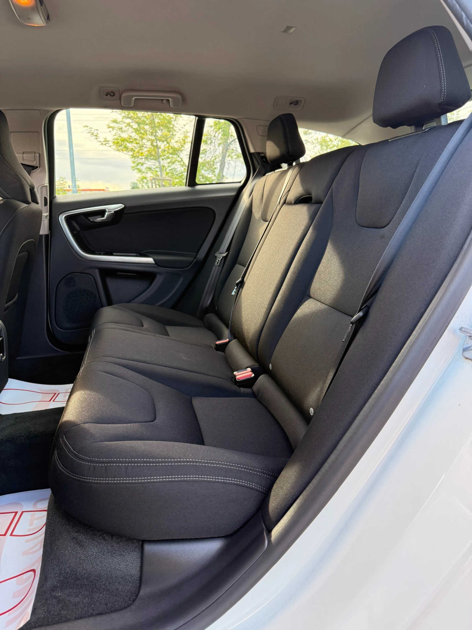 Volvo V60 1.6D* NAVI* АВТОМАТИК*  - изображение 9