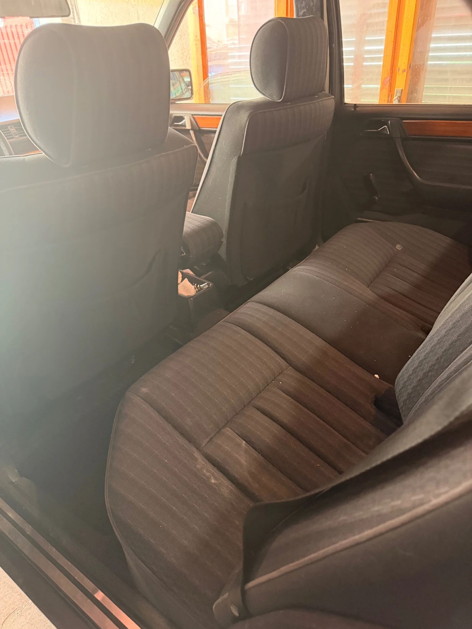 Mercedes-Benz E 200, снимка 5 - Автомобили и джипове - 54568260