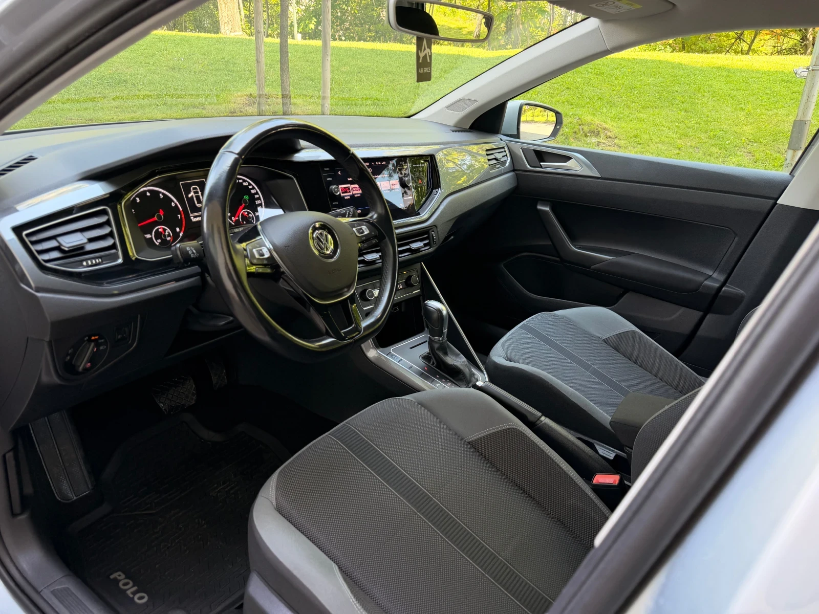 VW Polo 1.0i / АВТОМАТИК , снимка 9 - Автомобили и джипове - 54630682