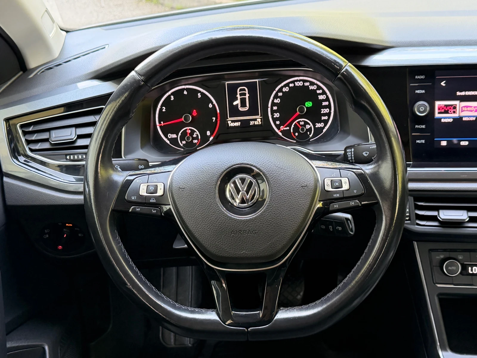 VW Polo 1.0i / АВТОМАТИК , снимка 13 - Автомобили и джипове - 54630682