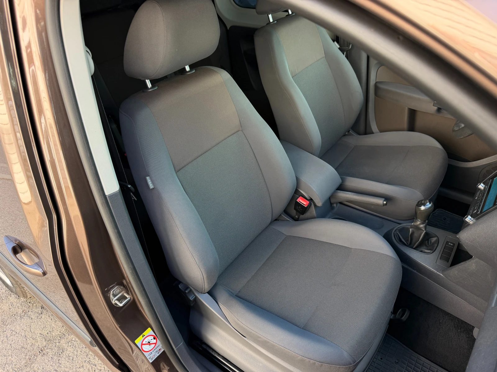 VW Caddy 2.0TDI* 4x4* СЪС СЕРВИЗНА ИСТОРИЯ, снимка 13 - Автомобили и джипове - 54650833