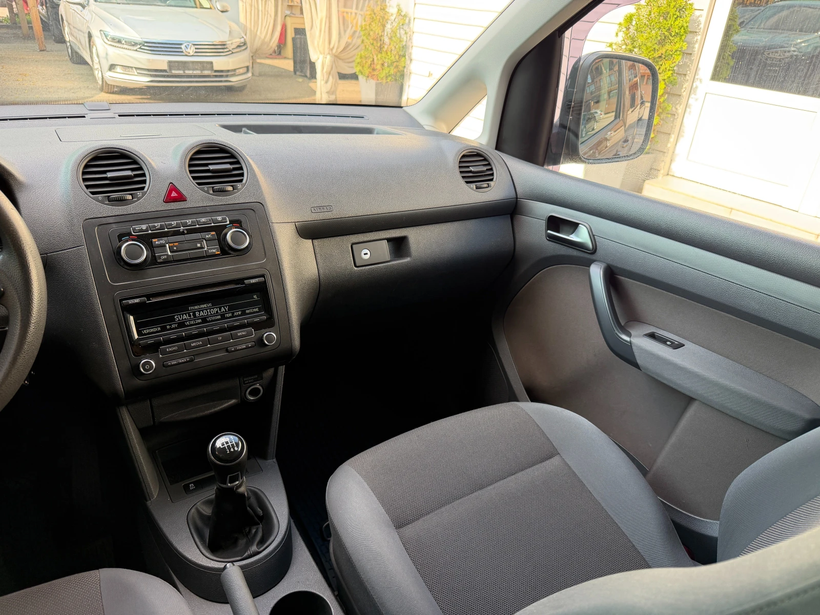 VW Caddy 2.0TDI* 4x4* СЪС СЕРВИЗНА ИСТОРИЯ, снимка 11 - Автомобили и джипове - 54650833