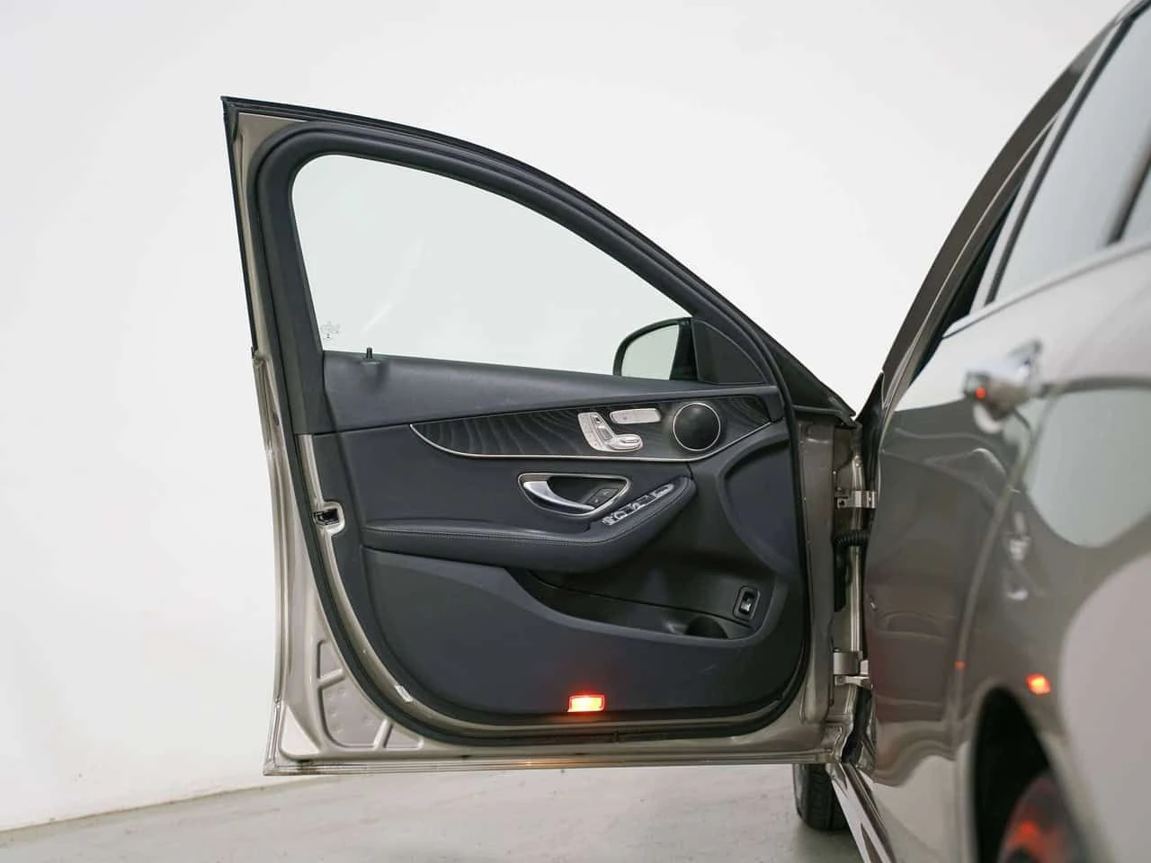 Mercedes-Benz 300 * | AMG PKG | PREMIUM 1 & 2 PKG | TECH PKG * CARFA, снимка 14 - Автомобили и джипове - 54917189