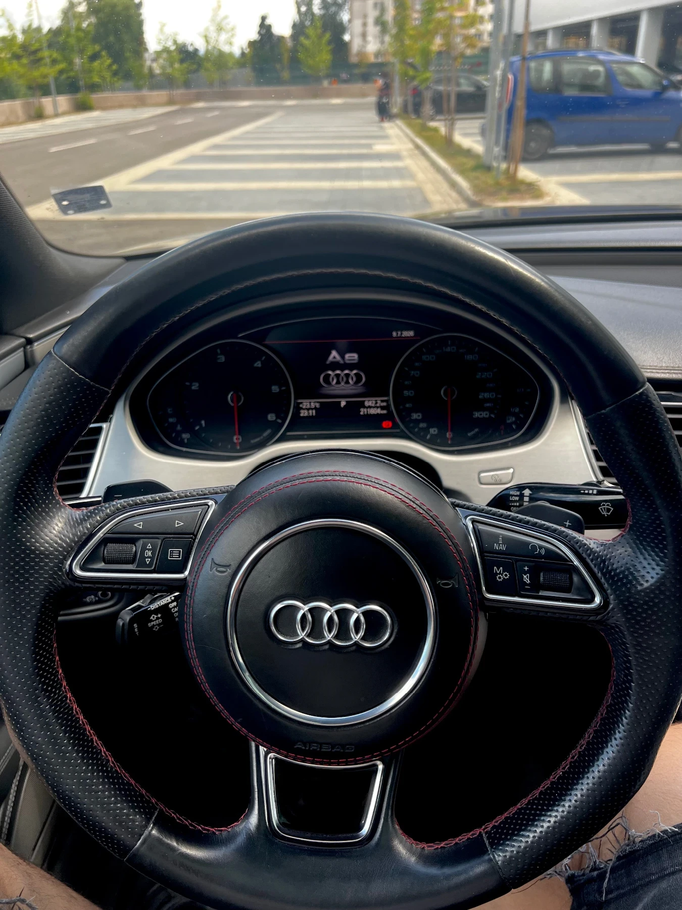 Audi A8, снимка 7 - Автомобили и джипове - 55231430
