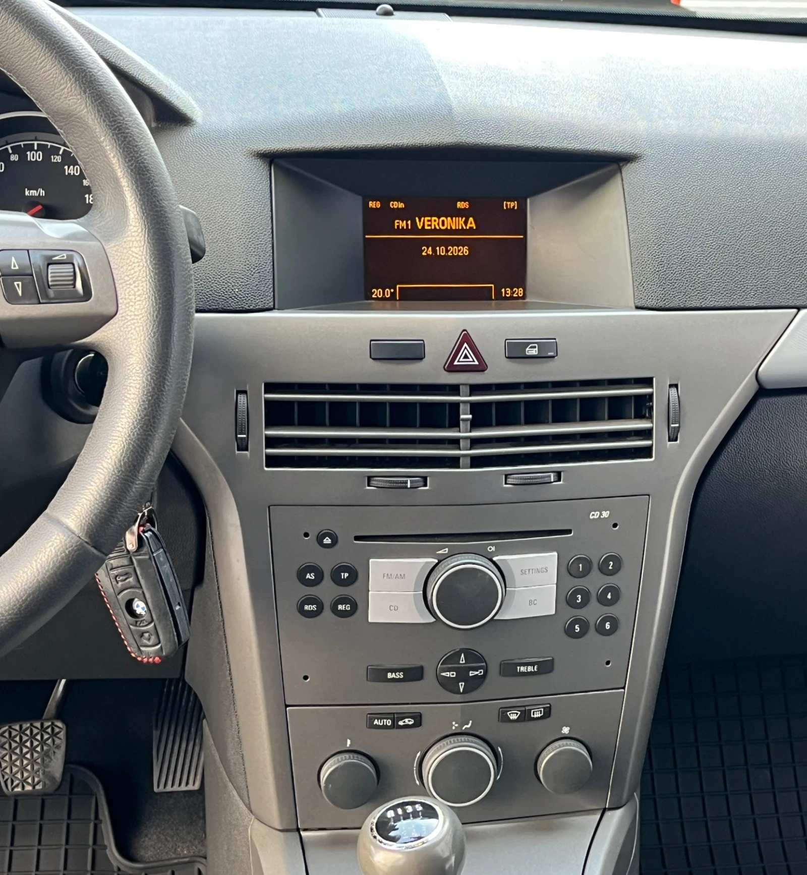 Opel Astra 1.9CDTI/101/КС, снимка 13 - Автомобили и джипове - 56747309
