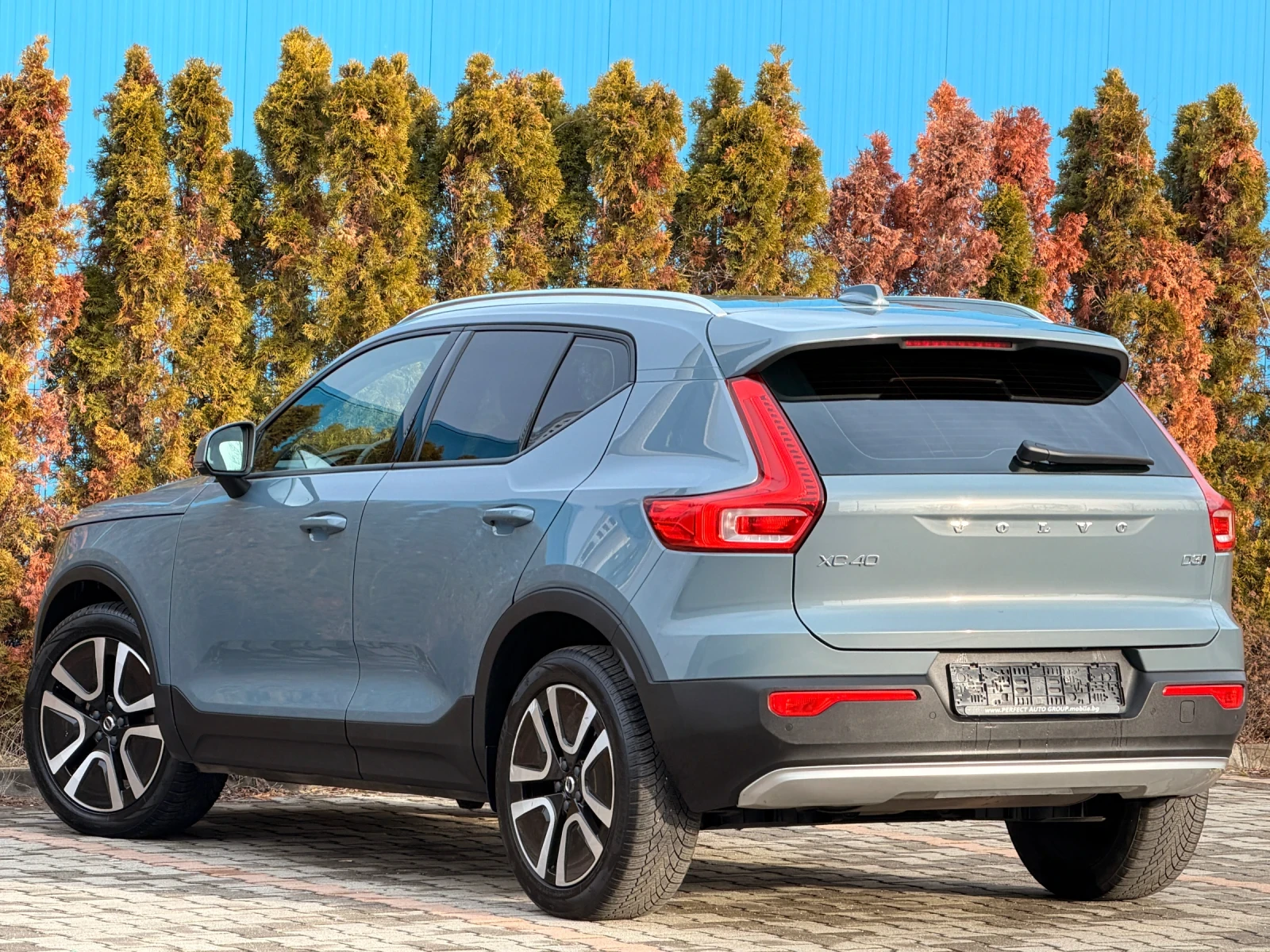 Volvo XC40 2.0AWD-4X4-MOMENTUM-ЗОНИ-ЗБАЦИ-ЛЕНТИ-КАМЕРА-НАРДО! - изображение 3