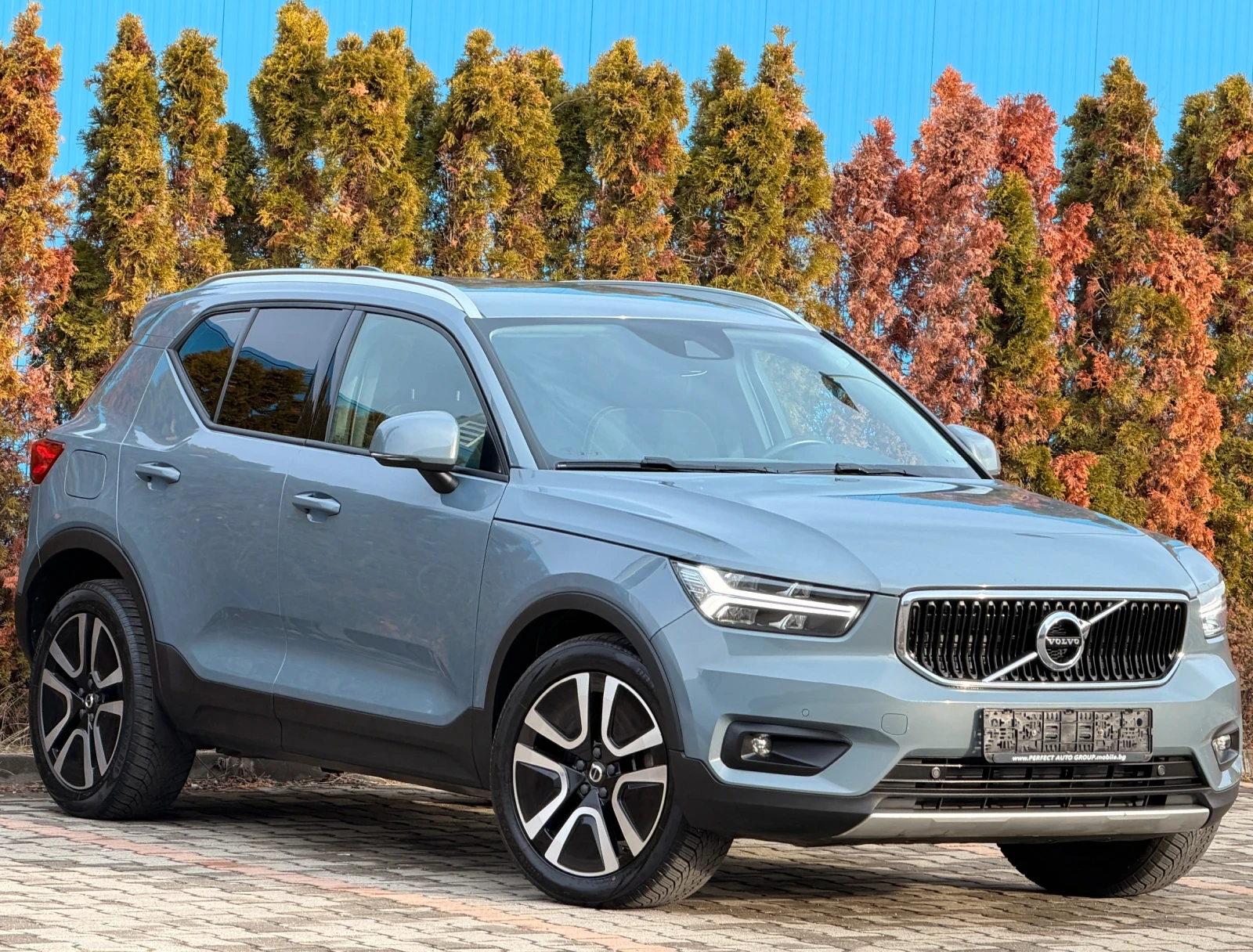 Volvo XC40 2.0AWD-4X4-MOMENTUM-ЗОНИ-ЗБАЦИ-ЛЕНТИ-КАМЕРА-НАРДО! - изображение 6