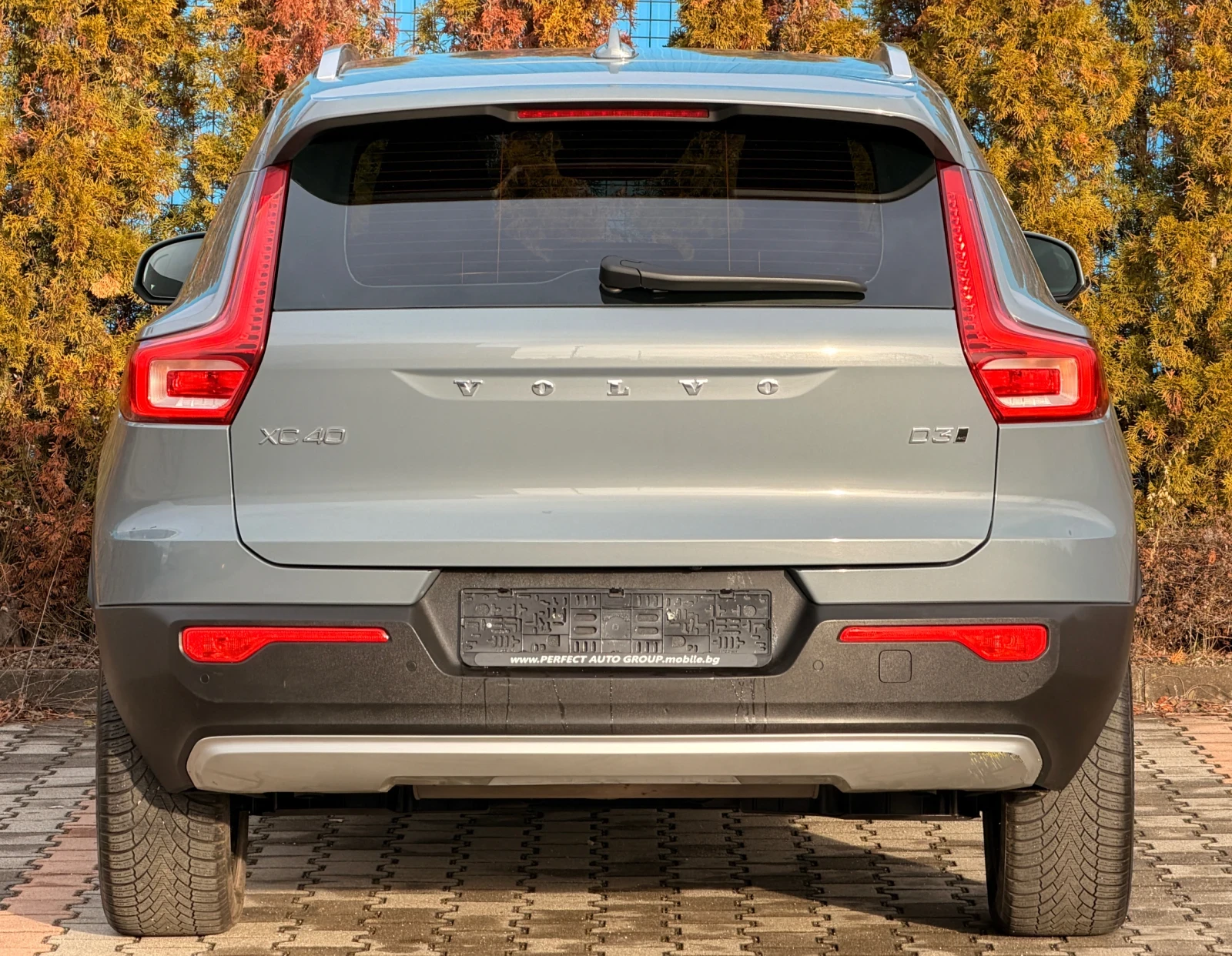 Volvo XC40 2.0AWD-4X4-MOMENTUM-ЗОНИ-ЗБАЦИ-ЛЕНТИ-КАМЕРА-НАРДО! - изображение 4