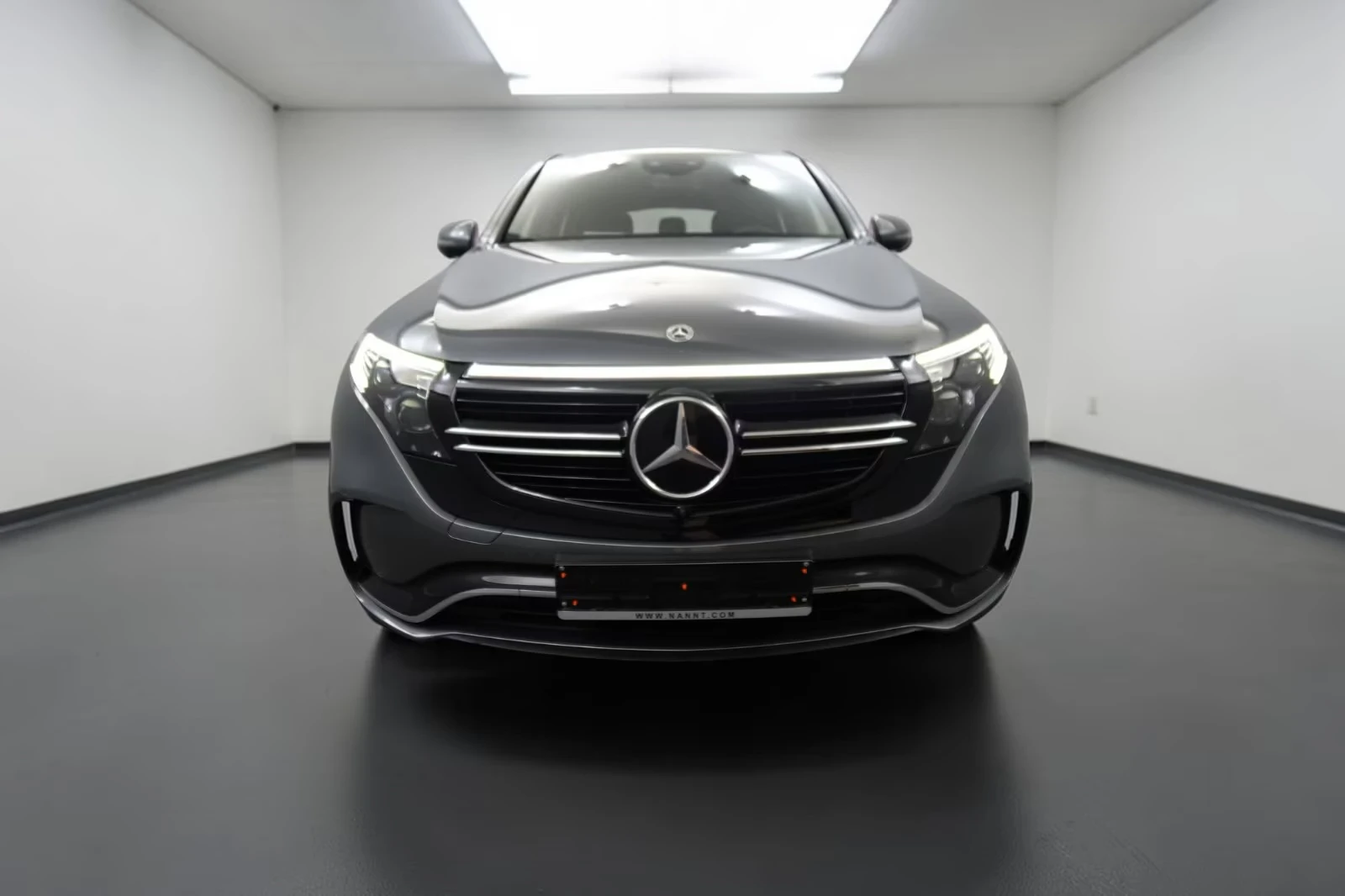Mercedes-Benz EQC 400 4matic AMG 360* MultiB DISTR HUD Winter Pack, снимка 2 - Автомобили и джипове - 54126455