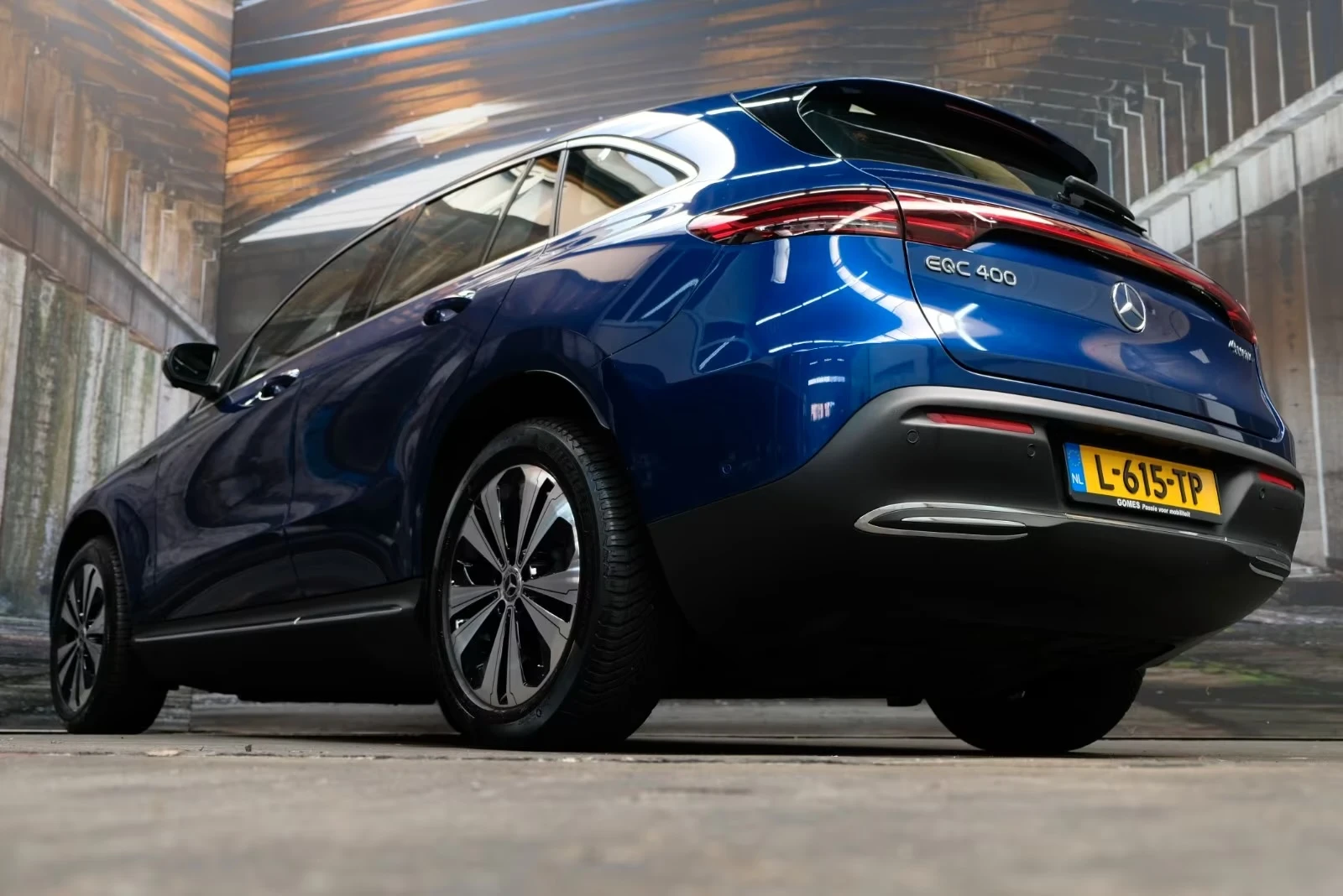 Mercedes-Benz EQC 400 4matic 360 Matrix DIST HUD Winter Pack Burmest, снимка 6 - Автомобили и джипове - 54126455