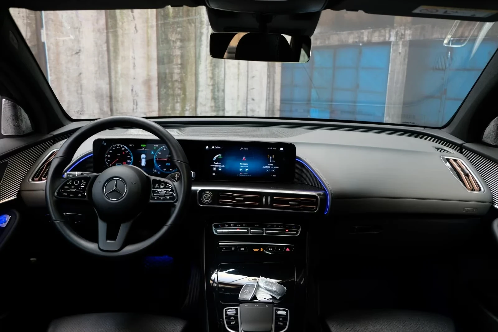 Mercedes-Benz EQC 400 4matic 360 Matrix DIST HUD Winter Pack Burmest, снимка 11 - Автомобили и джипове - 54126455