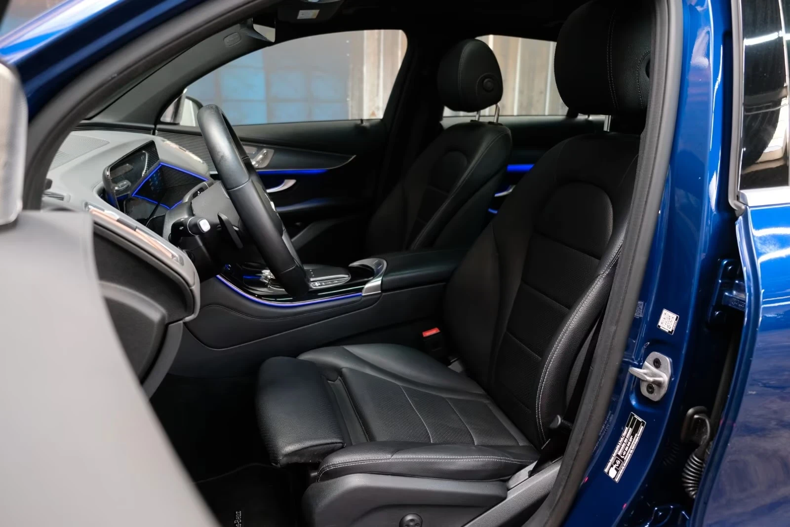 Mercedes-Benz EQC 400 4matic 360 Matrix DIST HUD Winter Pack Burmest, снимка 9 - Автомобили и джипове - 54126455