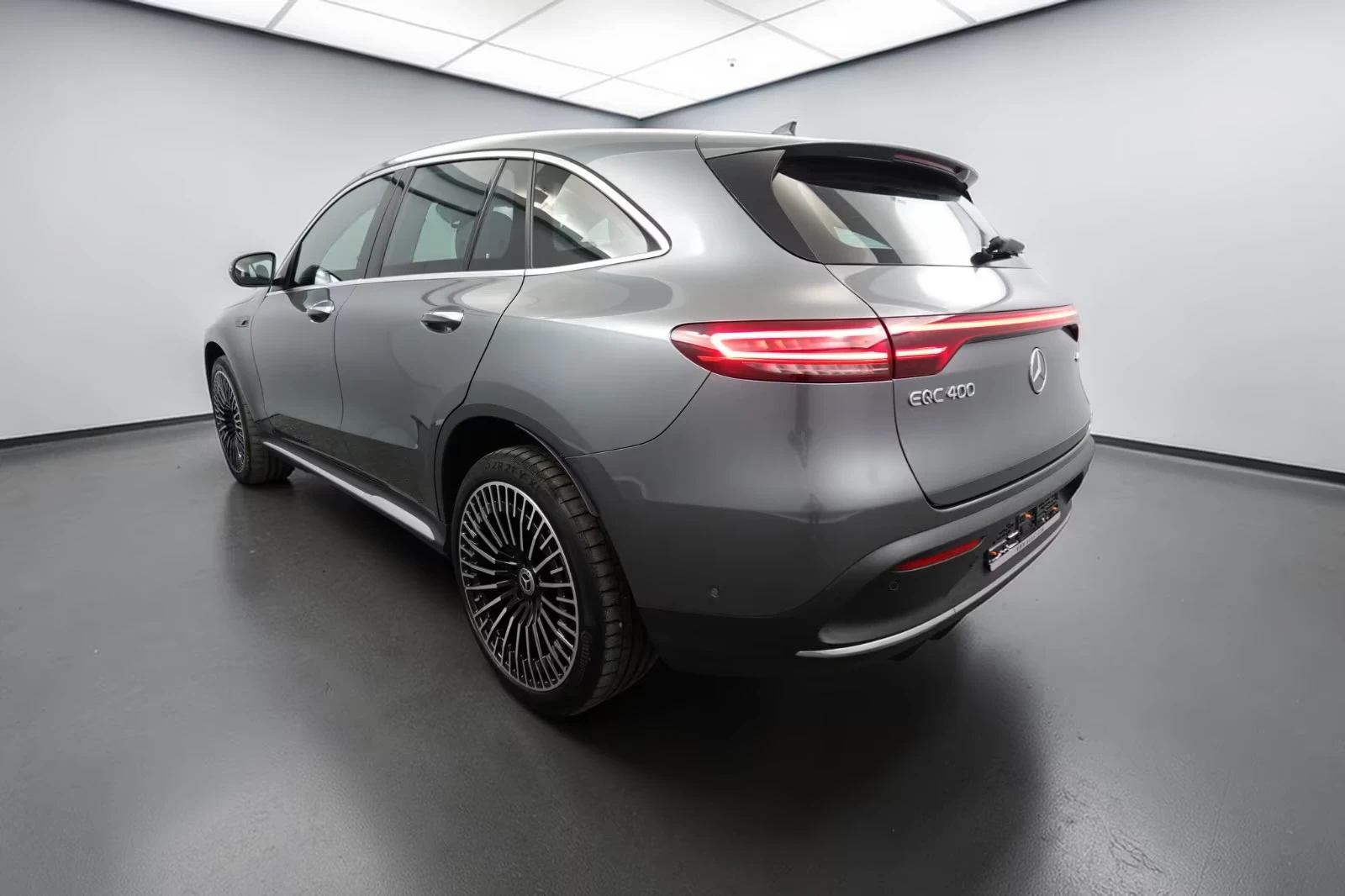 Mercedes-Benz EQC 400 4matic AMG 360* MultiB DISTR HUD Winter Pack, снимка 5 - Автомобили и джипове - 54126455