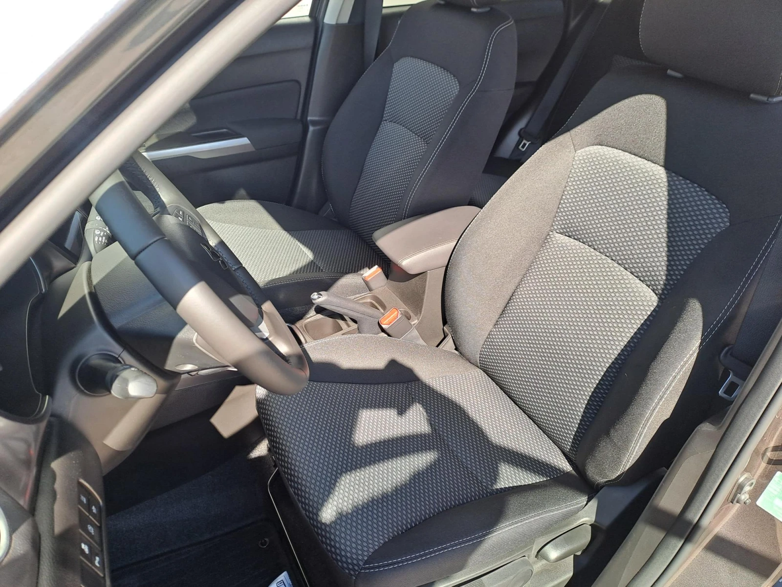Suzuki Vitara 1.4 GL+ MHEV Booster Jet 2WD , снимка 13 - Автомобили и джипове - 56330156