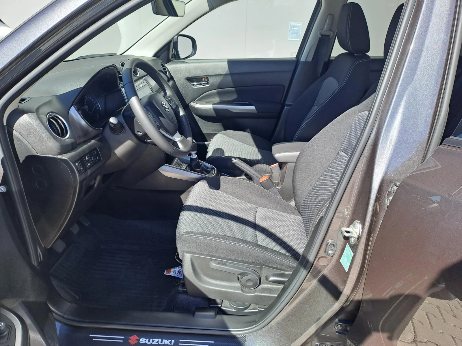 Suzuki Vitara 1.4 GL+ MHEV Booster Jet 2WD , снимка 14 - Автомобили и джипове - 56330156