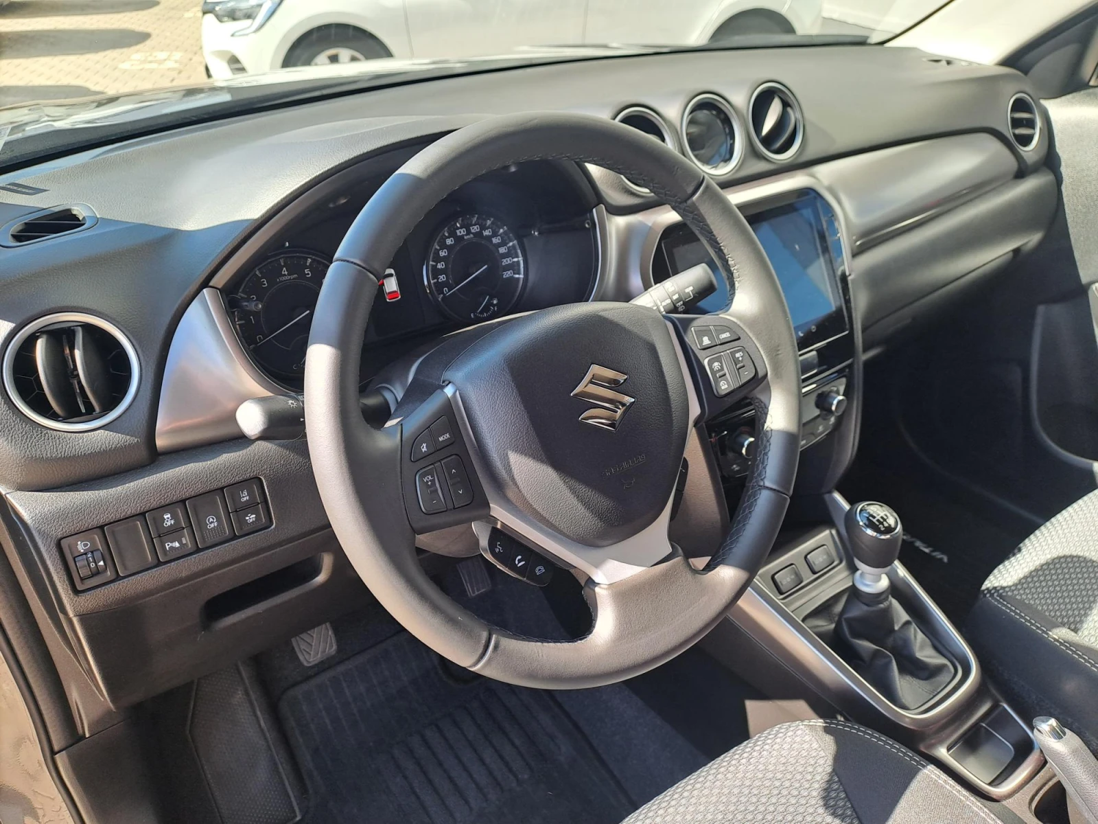 Suzuki Vitara 1.4 GL+ MHEV Booster Jet 2WD , снимка 15 - Автомобили и джипове - 56330156