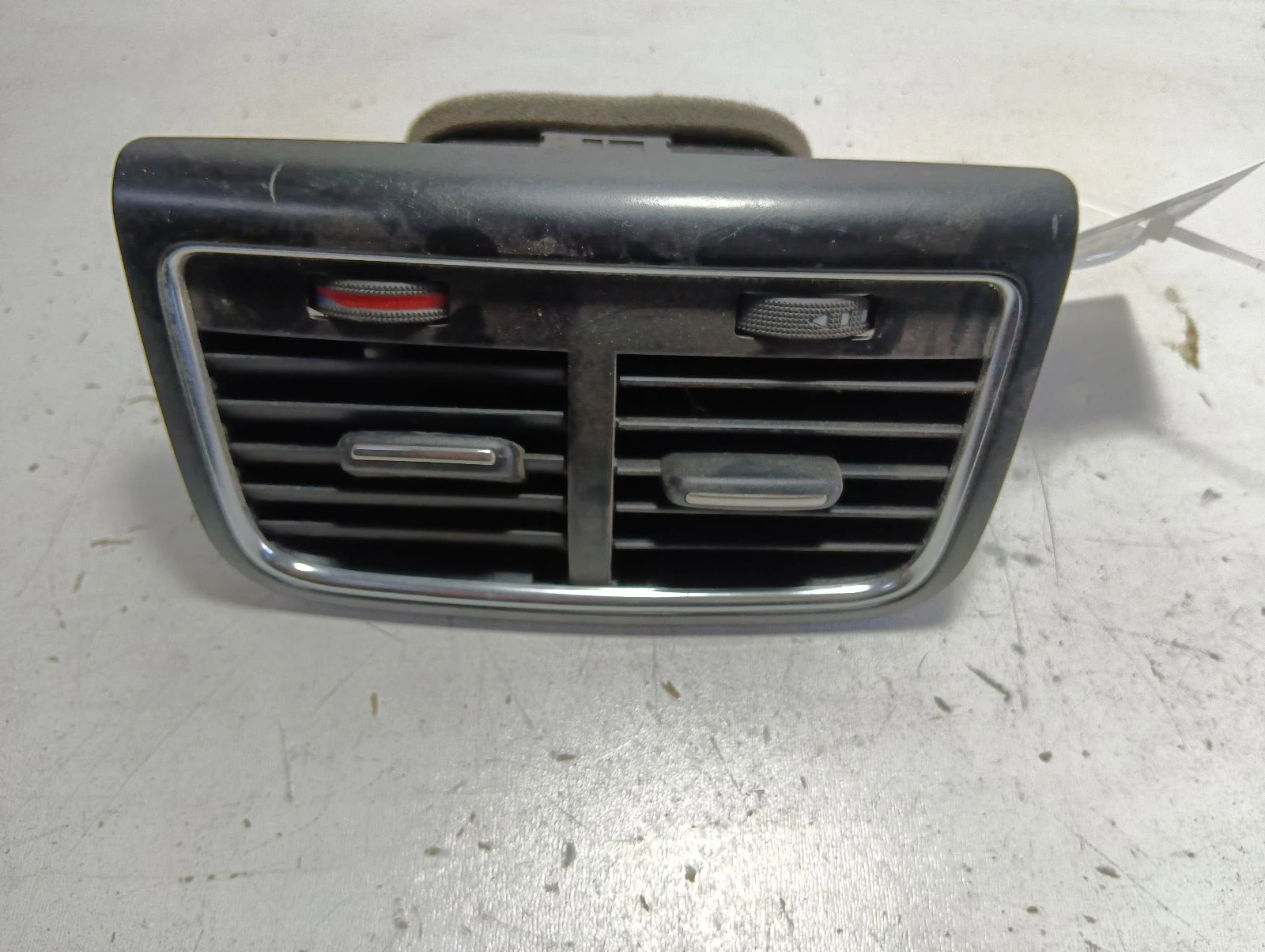 духалка задна Ауди А4 2,0TDI 8K0819203