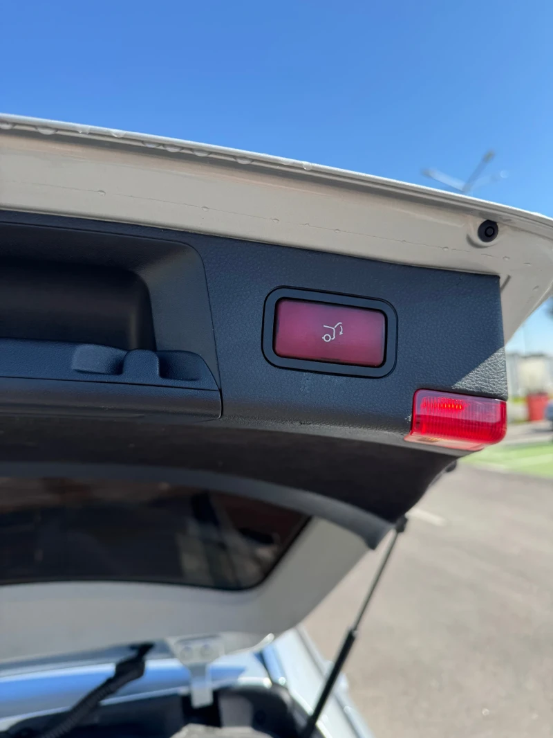 Mercedes-Benz C 220, снимка 10 - Автомобили и джипове - 52543876