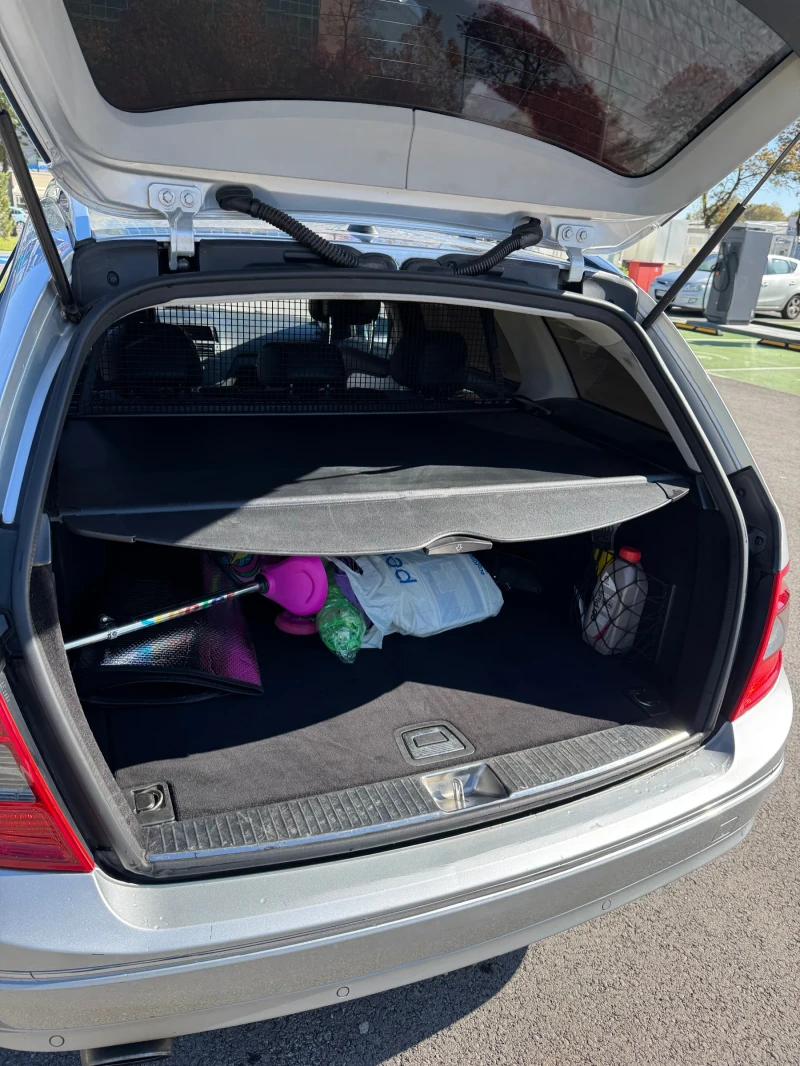 Mercedes-Benz C 220, снимка 12 - Автомобили и джипове - 52543876