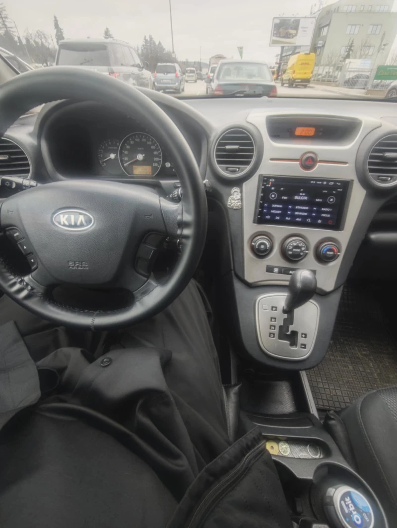 Kia Carens, снимка 6 - Автомобили и джипове - 52695576