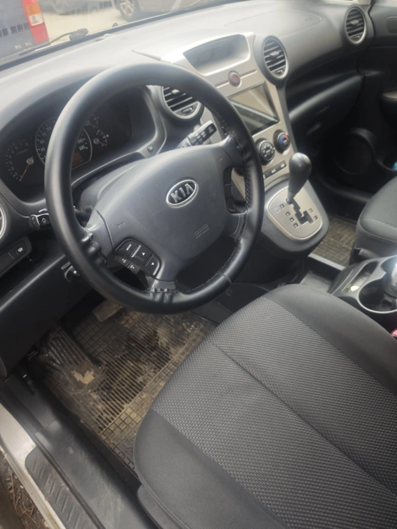 Kia Carens, снимка 7 - Автомобили и джипове - 52695576