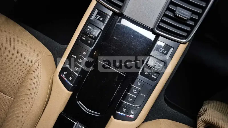 Porsche Panamera 4 ПОДГРЕВ/ОБДУХВАНЕ / 360/ВКЛЮЧЕН ТЕХНОТЕСТ, снимка 12 - Автомобили и джипове - 54219201