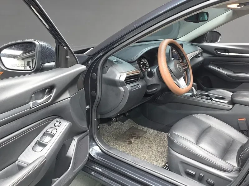 Nissan Altima L34 Special Edition 2.5 Бензин, снимка 10 - Автомобили и джипове - 55783355