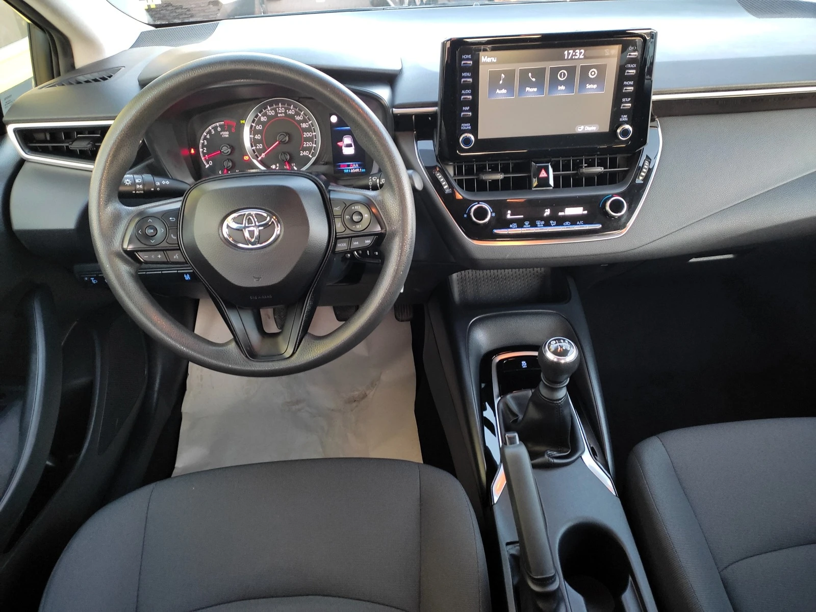 Toyota Corolla 1.5 DYNAMIC FORCE - изображение 6