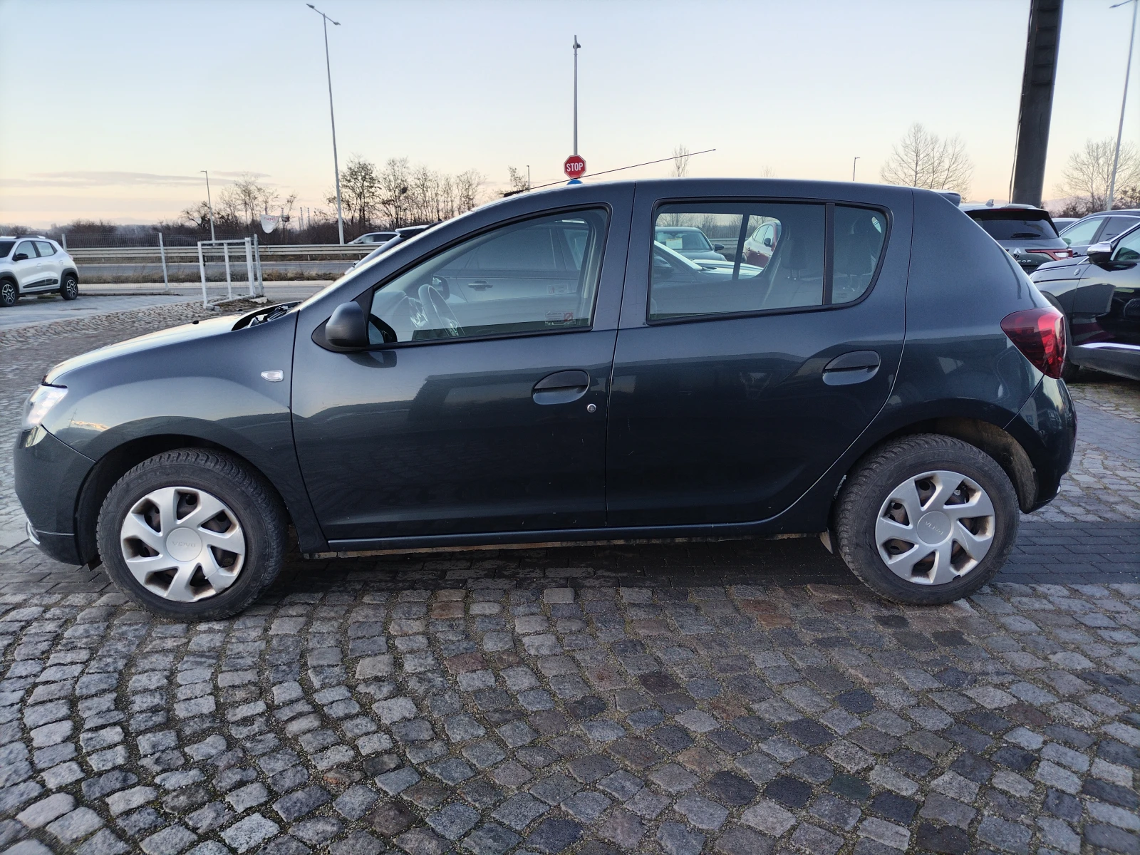 Dacia Sandero 1.0 SCe 73 к.с. Бензин Stop & Start BVM5 - изображение 4